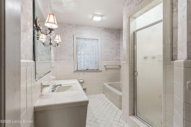 42 Calumet Rd, Louisville, KY 40207