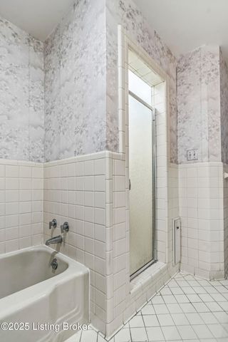 42 Calumet Rd, Louisville, KY 40207