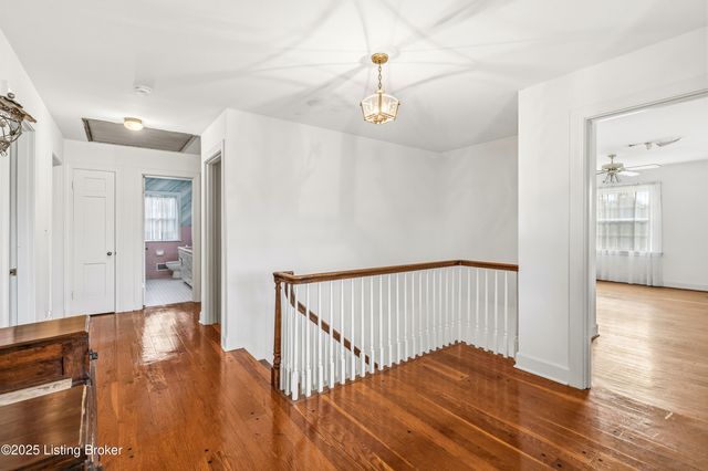 42 Calumet Rd, Louisville, KY 40207