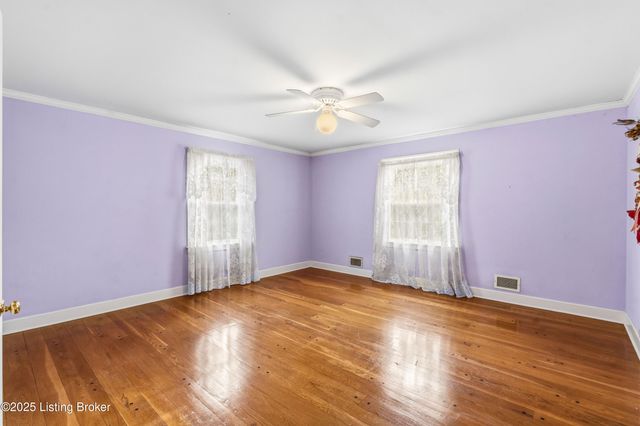 42 Calumet Rd, Louisville, KY 40207