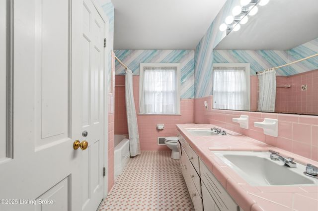 42 Calumet Rd, Louisville, KY 40207