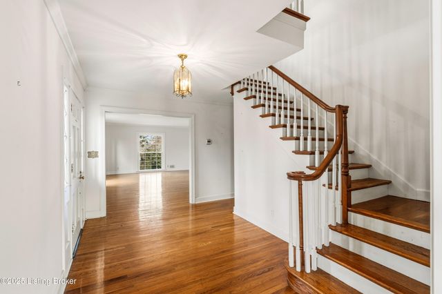 42 Calumet Rd, Louisville, KY 40207