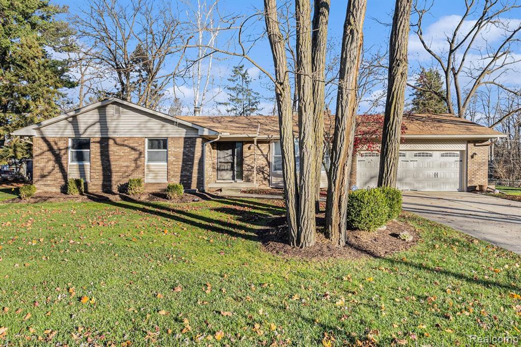 1948 Evona, Wixom, MI 48393