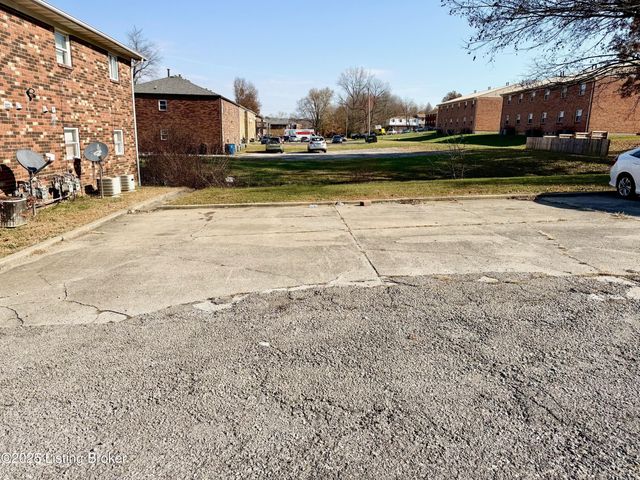 3216 Fordhaven Rd 4, Louisville, KY 40214