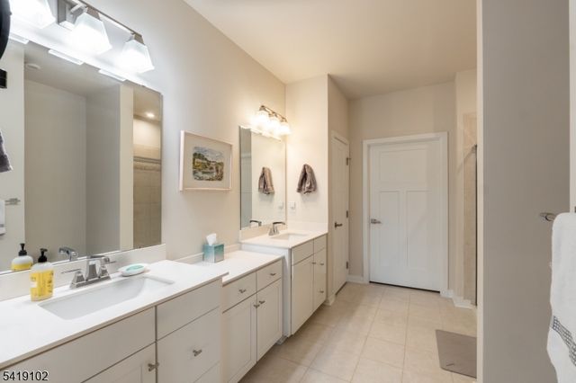 18 Sparrowhawk St, Washington Twp., NJ 07882