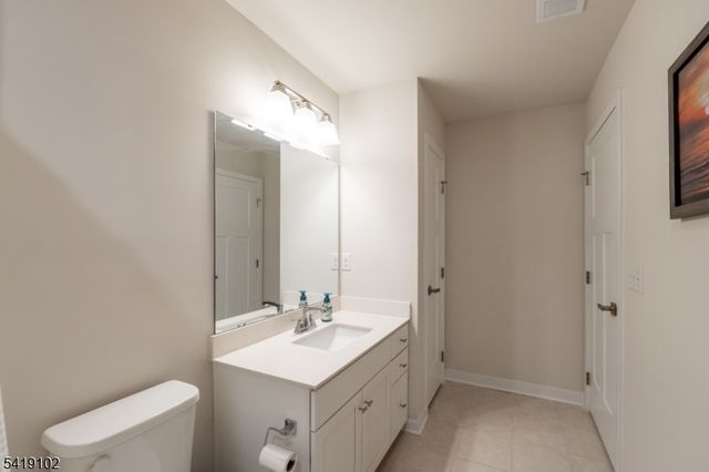 18 Sparrowhawk St, Washington Twp., NJ 07882
