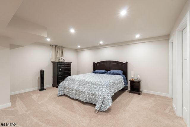 18 Sparrowhawk St, Washington Twp., NJ 07882