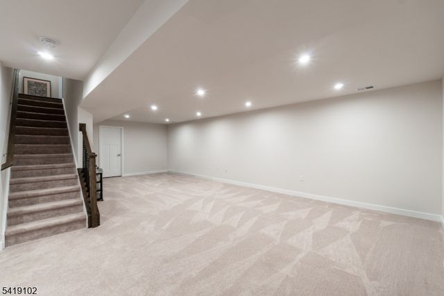 18 Sparrowhawk St, Washington Twp., NJ 07882