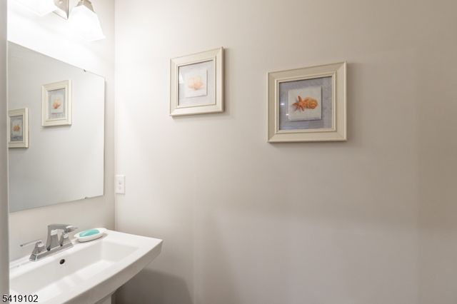 18 Sparrowhawk St, Washington Twp., NJ 07882