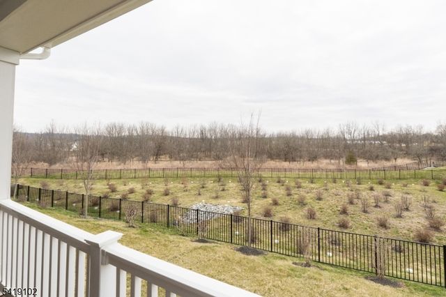18 Sparrowhawk St, Washington Twp., NJ 07882