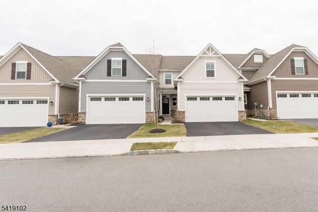 18 Sparrowhawk St, Washington Twp., NJ 07882