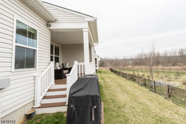 18 Sparrowhawk St, Washington Twp., NJ 07882