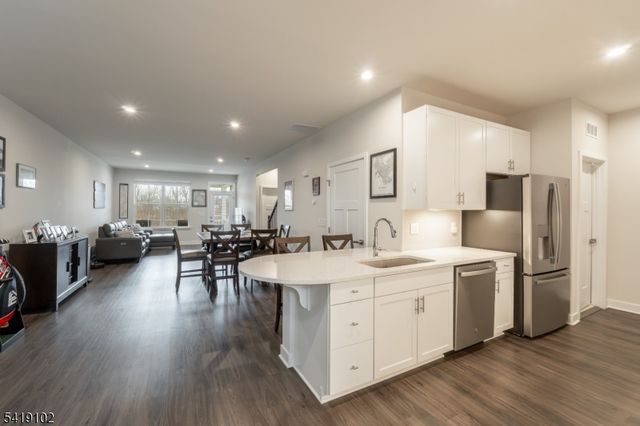 18 Sparrowhawk St, Washington Twp., NJ 07882