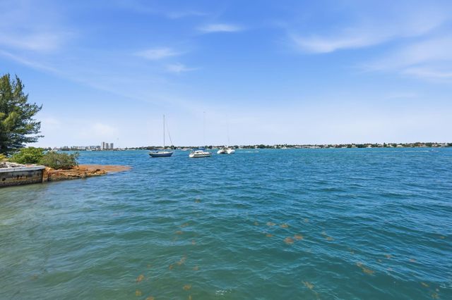 5600 N Flagler Drive 1110, West Palm Beach, FL 33407