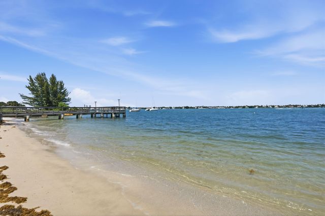 5600 N Flagler Drive 1110, West Palm Beach, FL 33407