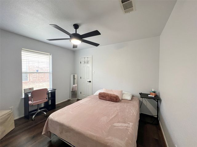 717 Ridgehill Drive, Burleson, TX 76028