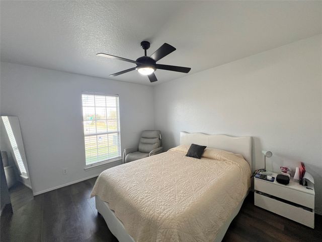 717 Ridgehill Drive, Burleson, TX 76028