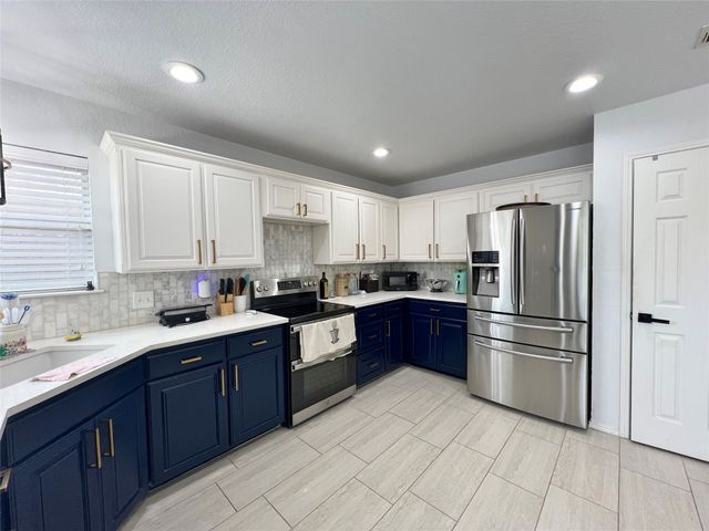 717 Ridgehill Drive, Burleson, TX 76028