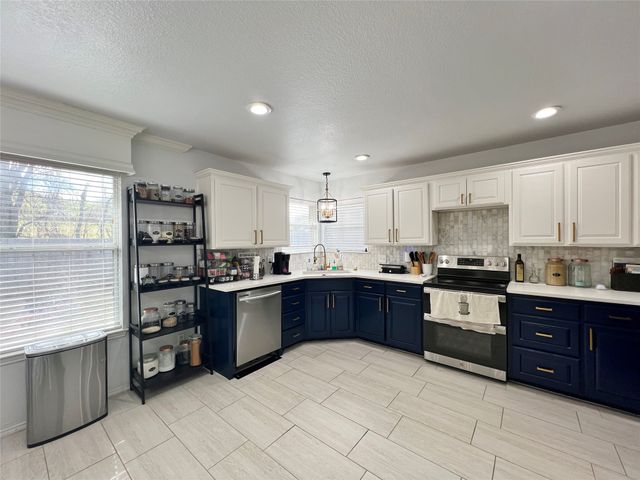 717 Ridgehill Drive, Burleson, TX 76028