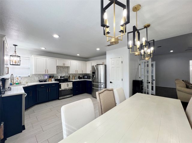 717 Ridgehill Drive, Burleson, TX 76028