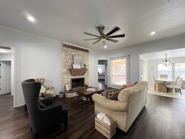 717 Ridgehill Drive, Burleson, TX 76028