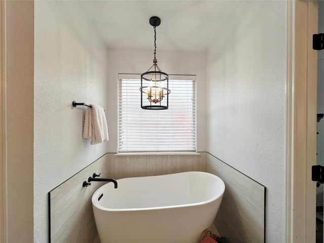 717 Ridgehill Drive, Burleson, TX 76028