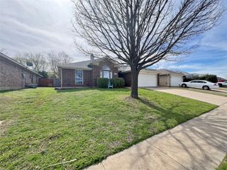 717 Ridgehill Drive, Burleson, TX 76028