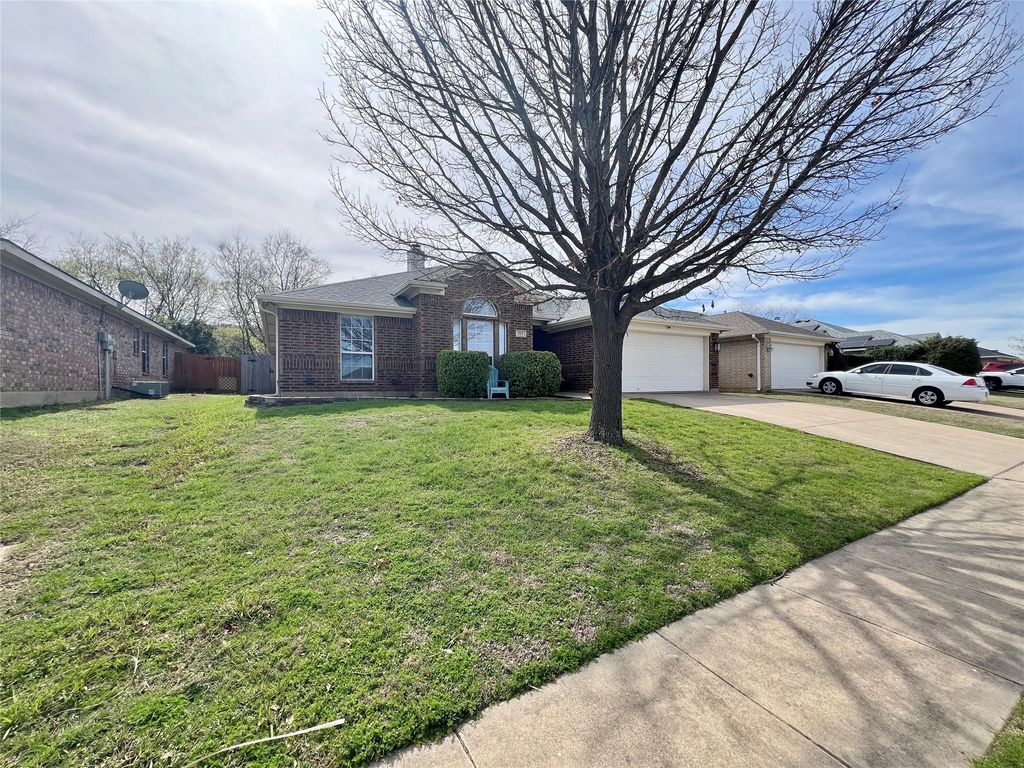 717 Ridgehill Drive, Burleson, TX 76028