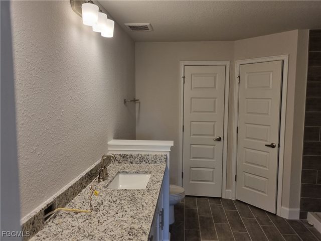 201 NW 9th TER, Cape Coral, FL 33993