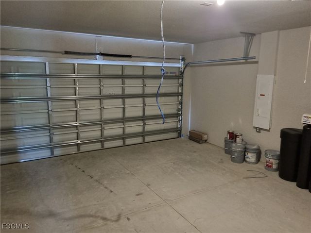 201 NW 9th TER, Cape Coral, FL 33993