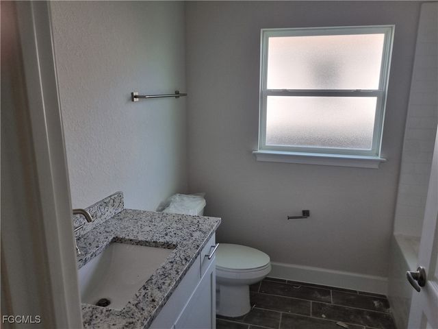 201 NW 9th TER, Cape Coral, FL 33993