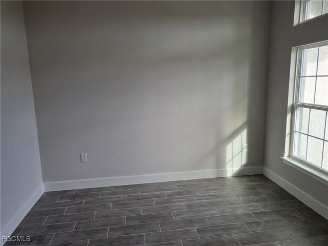 201 NW 9th TER, Cape Coral, FL 33993