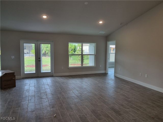 201 NW 9th TER, Cape Coral, FL 33993