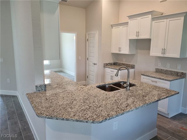 201 NW 9th TER, Cape Coral, FL 33993