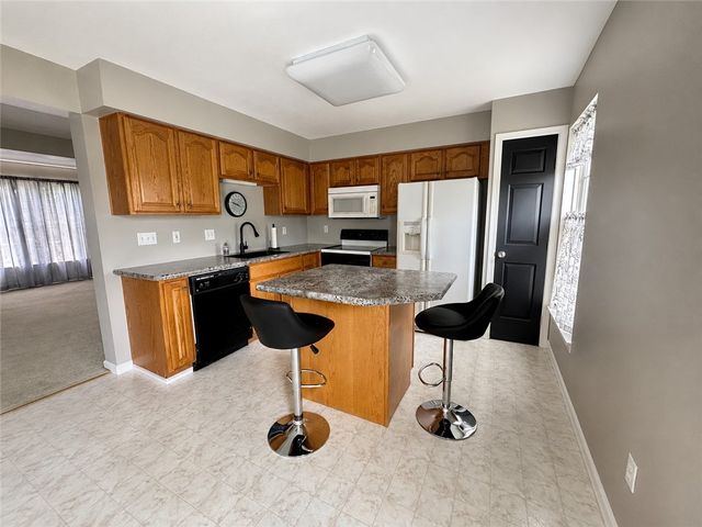 48 Links Dr, Shenango Twp, PA 16101