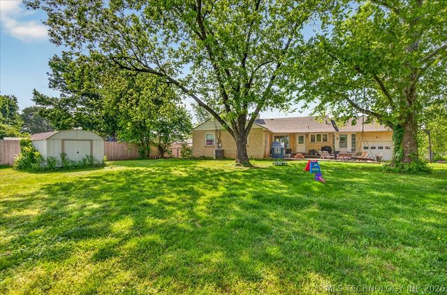 140 Fleetwood Place, Bartlesville, OK 74006
