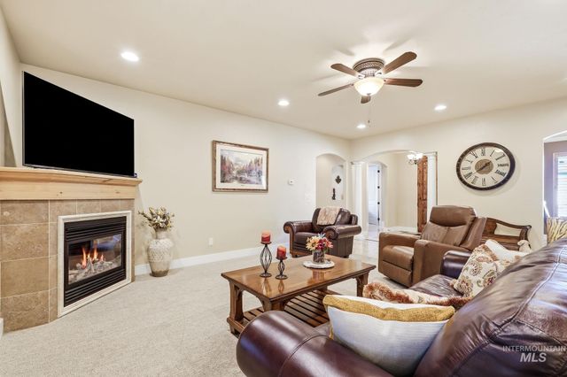 275 W Fortini St, Meridian, ID 83642