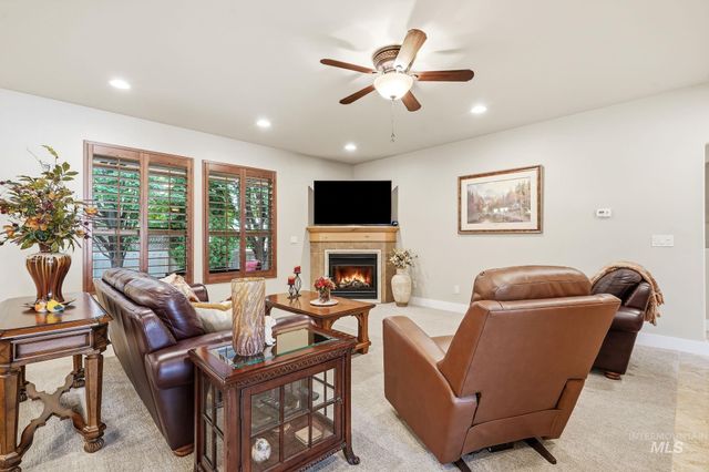 275 W Fortini St, Meridian, ID 83642