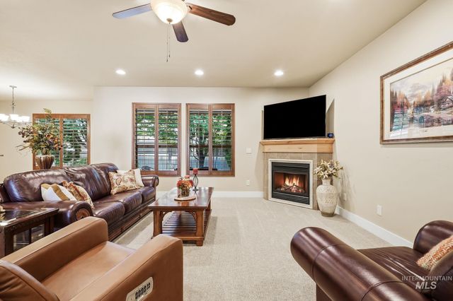 275 W Fortini St, Meridian, ID 83642