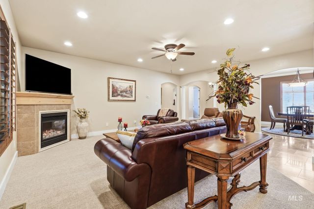 275 W Fortini St, Meridian, ID 83642
