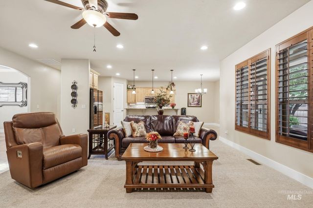 275 W Fortini St, Meridian, ID 83642