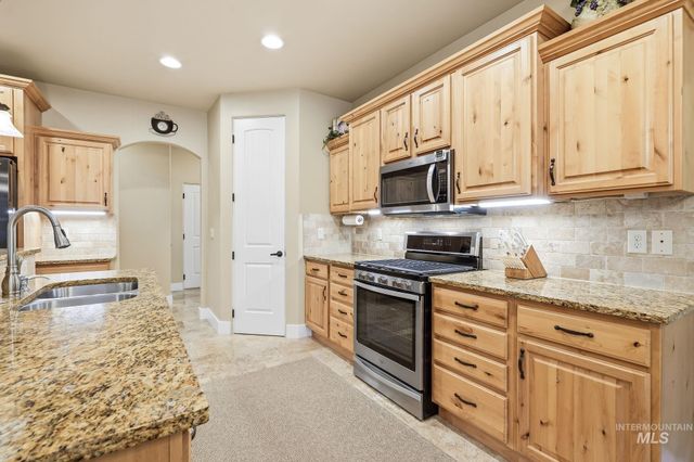 275 W Fortini St, Meridian, ID 83642