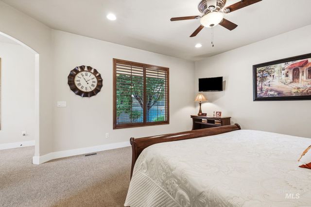 275 W Fortini St, Meridian, ID 83642
