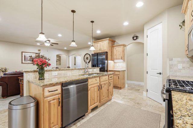 275 W Fortini St, Meridian, ID 83642