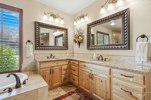 275 W Fortini St, Meridian, ID 83642