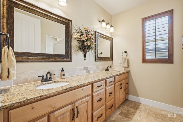 275 W Fortini St, Meridian, ID 83642