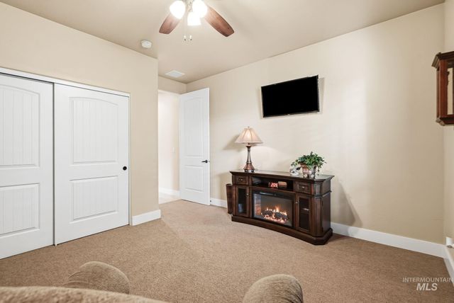 275 W Fortini St, Meridian, ID 83642