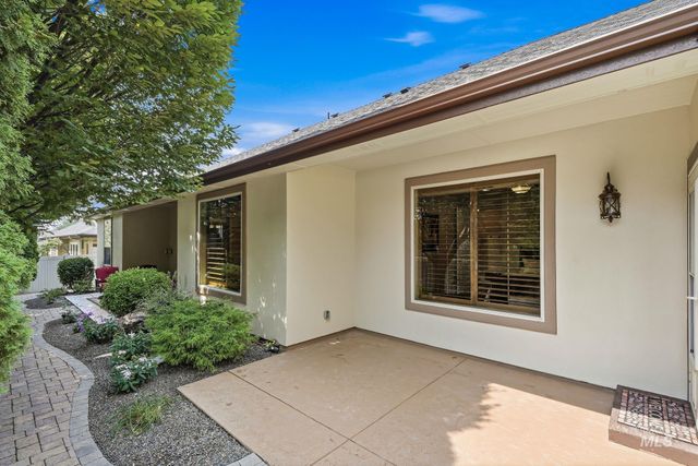 275 W Fortini St, Meridian, ID 83642