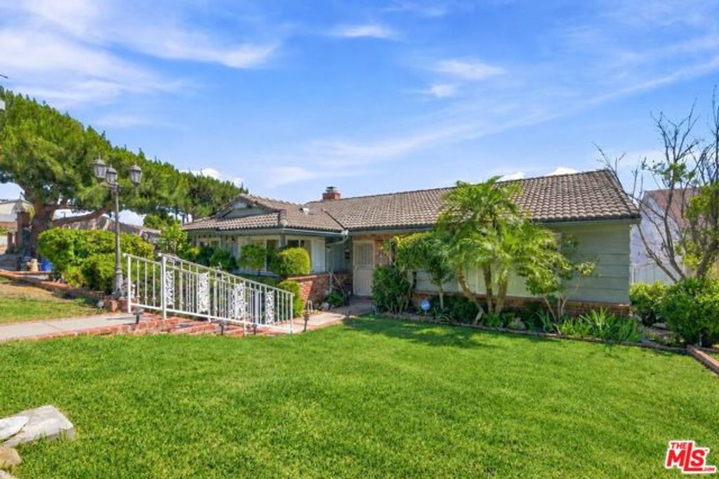 2402 Teasley Street, La Crescenta, CA 91214