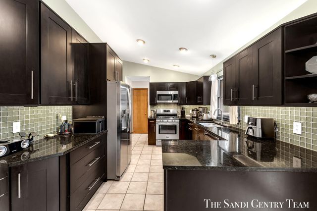 17908 Shore Acres Road, Grand Haven, MI 49417